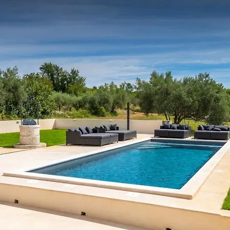 Villa Beautiful Treori With Pool In Sv Lovrec