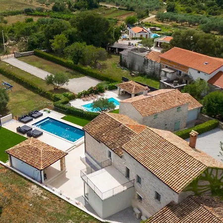 Beautiful Treori With Pool In Sv Lovrec فيلة Orbanići
