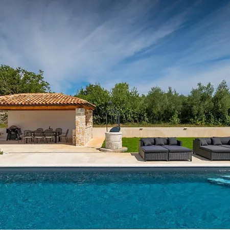 Beautiful Treori With Pool In Sv Lovrec Orbanići