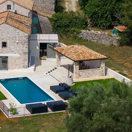 Beautiful Treori With Pool In Sv Lovrec