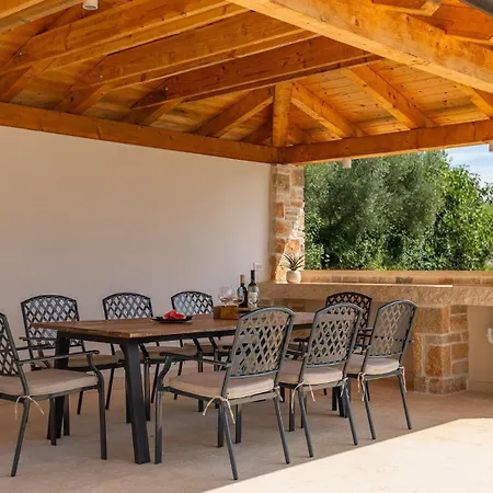 Beautiful Treori With Pool In Sv Lovrec * Orbanići